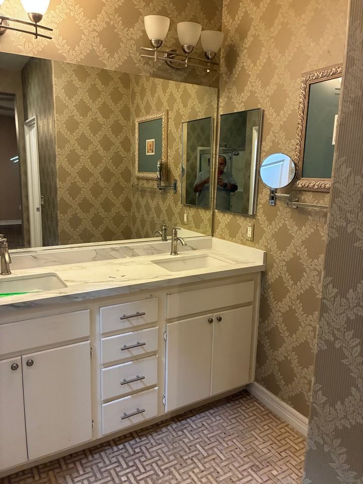 240 Eagle Ln - Photo 2 of 8