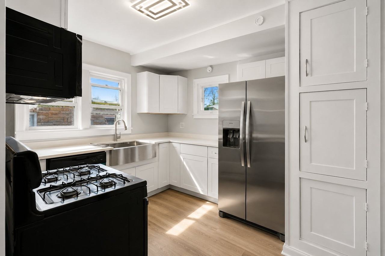 93 Hollywood Ave - Photo 5 of 20