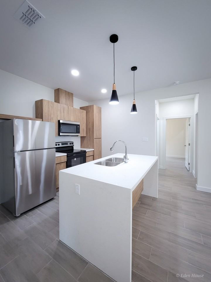 1404 W Platinum Dr #4 - Photo 4 of 28