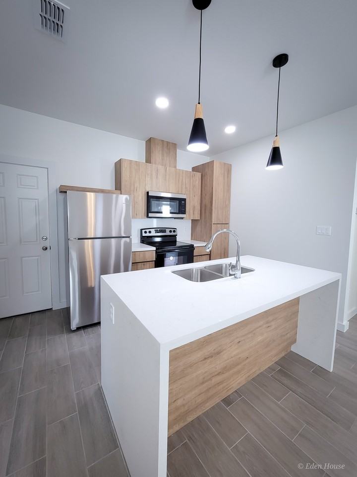 1404 W Platinum Dr #4 - Photo 5 of 28