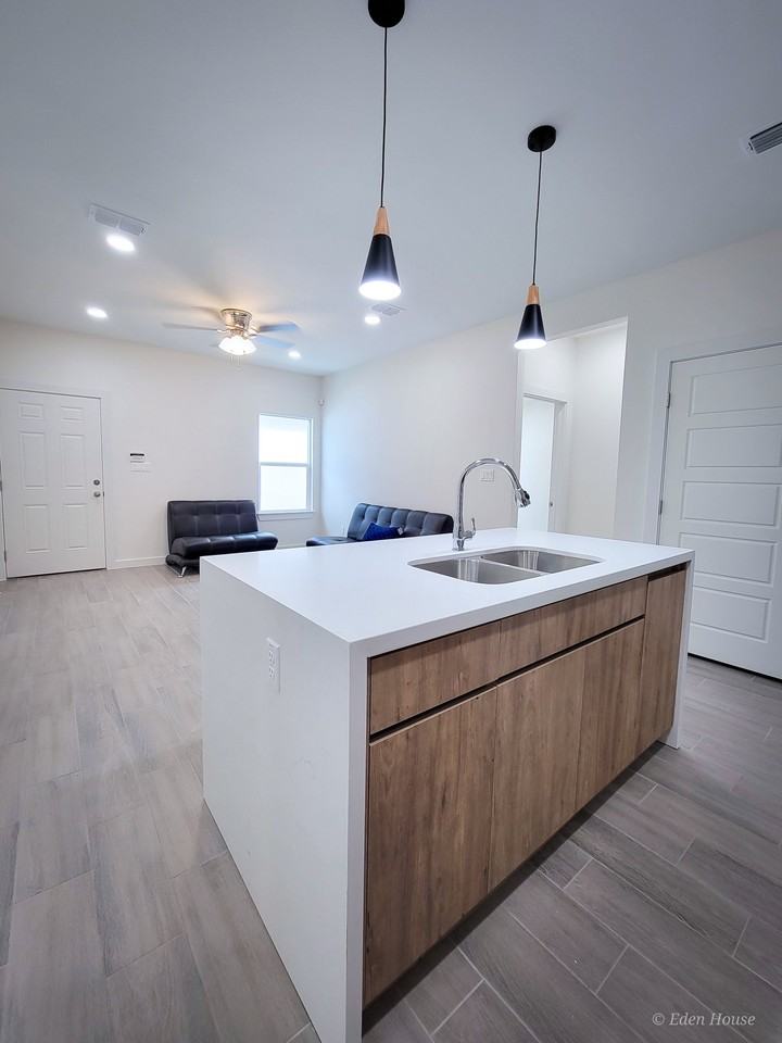 1404 W Platinum Dr #4 - Photo 7 of 28