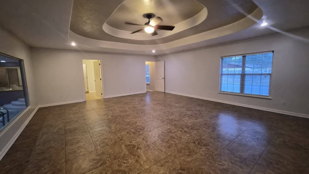 1401 Oriole Ave - Photo 5 of 20