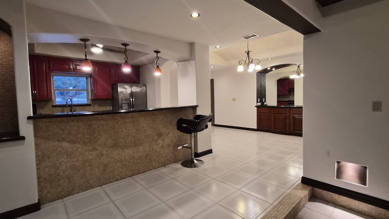 1401 Oriole Ave - Photo 6 of 20