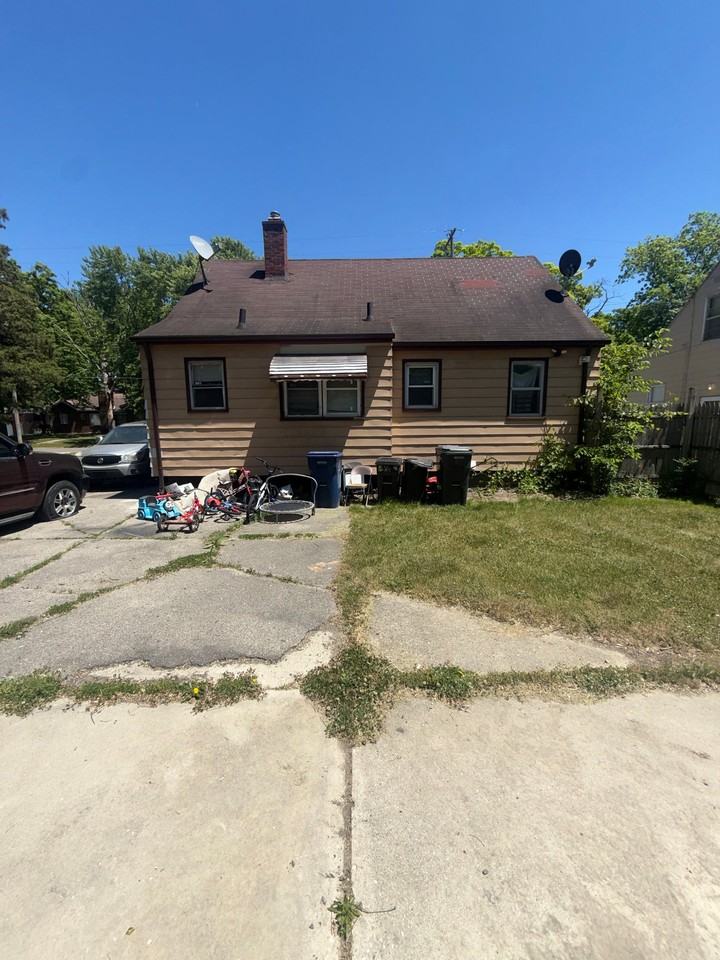 2625 Seneca St - Photo 5 of 20