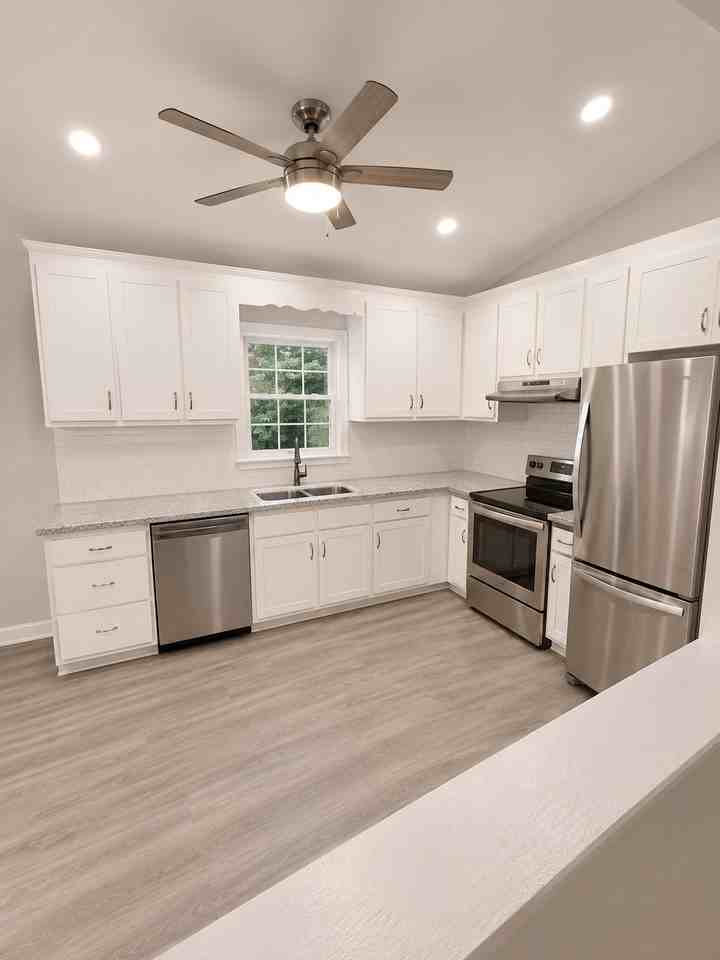 8911 Turnbull Ave - Photo 4 of 13