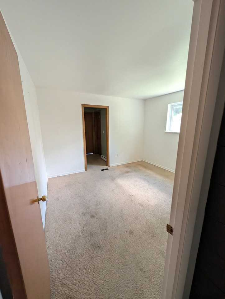 302 Kenyon Dr - Photo 3 of 10
