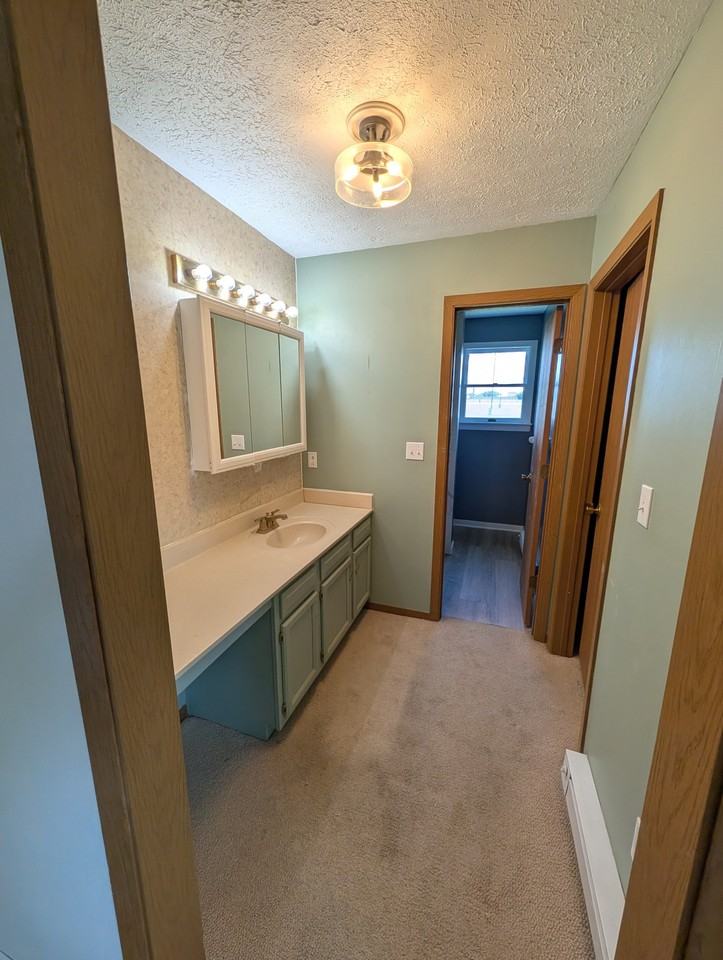 302 Kenyon Dr - Photo 5 of 10