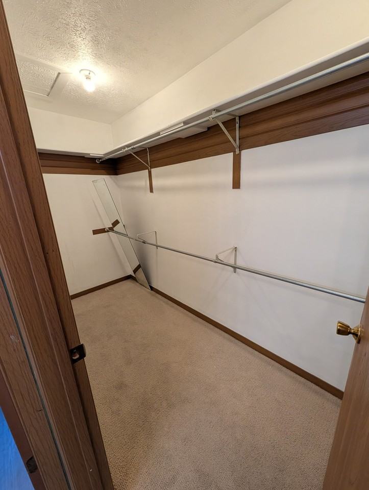 302 Kenyon Dr - Photo 6 of 10