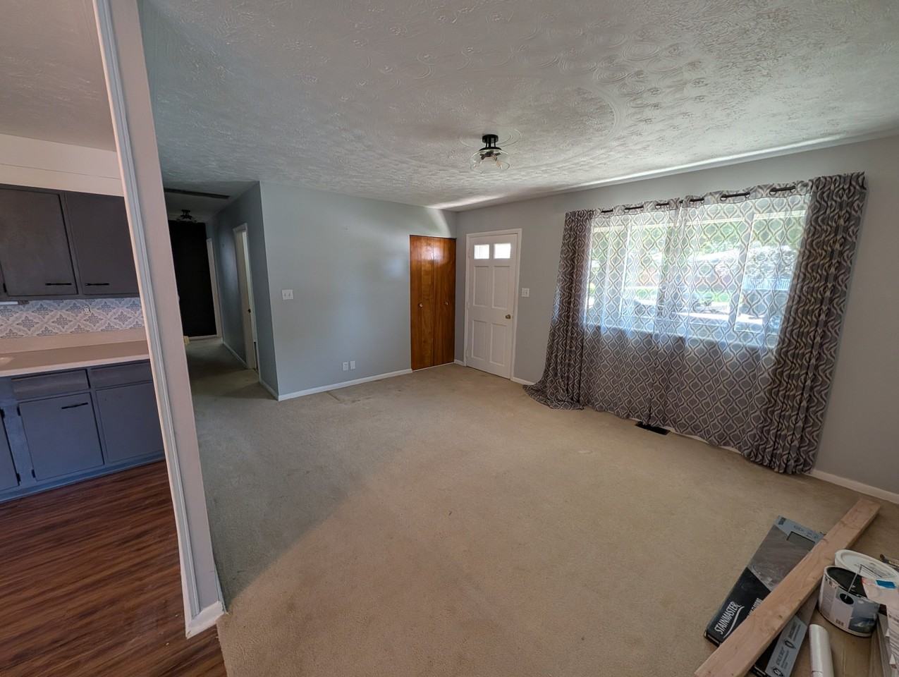 302 Kenyon Dr - Photo 7 of 10