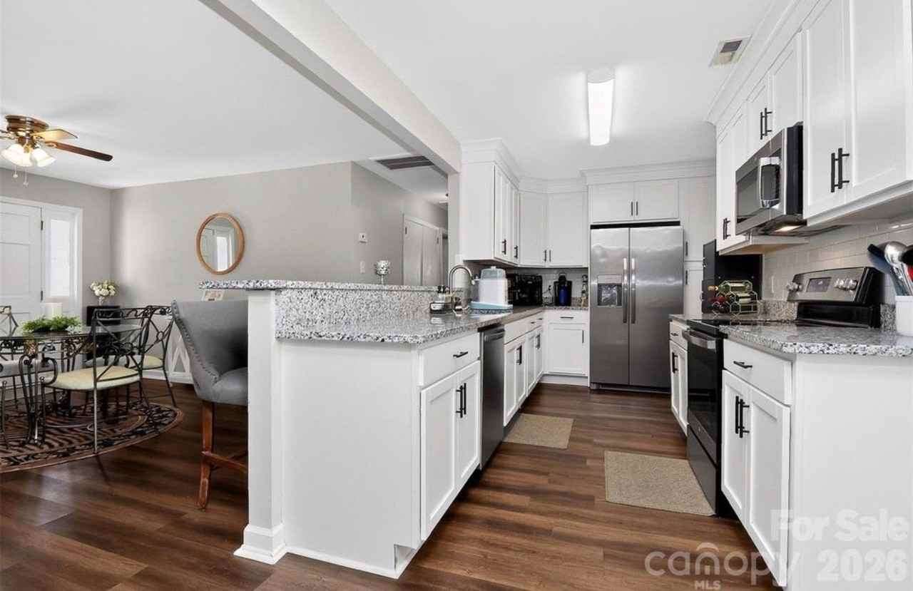 1318 Mcdow Dr - Photo 3 of 12