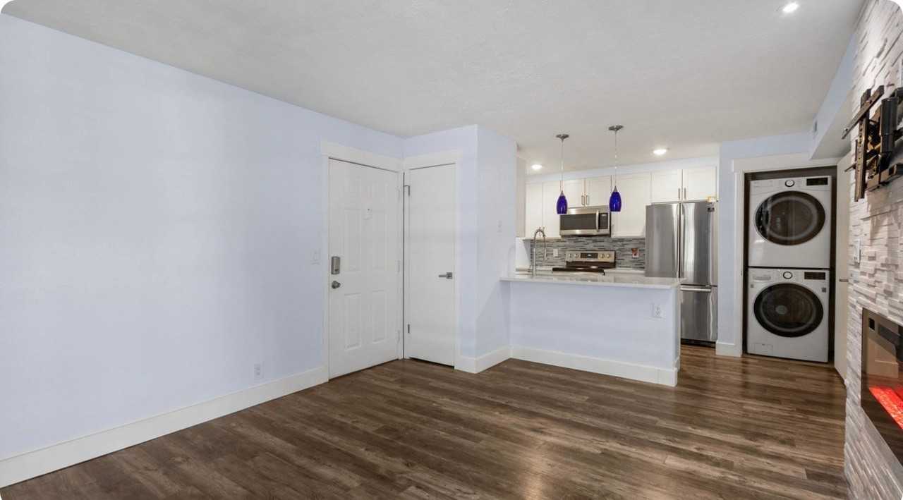 1206 E Waterside Cv #21 - Photo 2 of 12