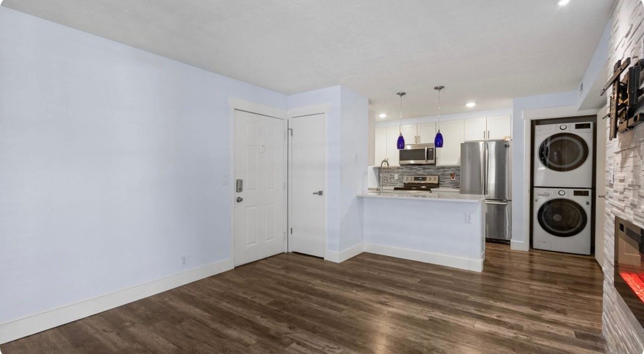 1206 E Waterside Cv #21 - Photo 4 of 12