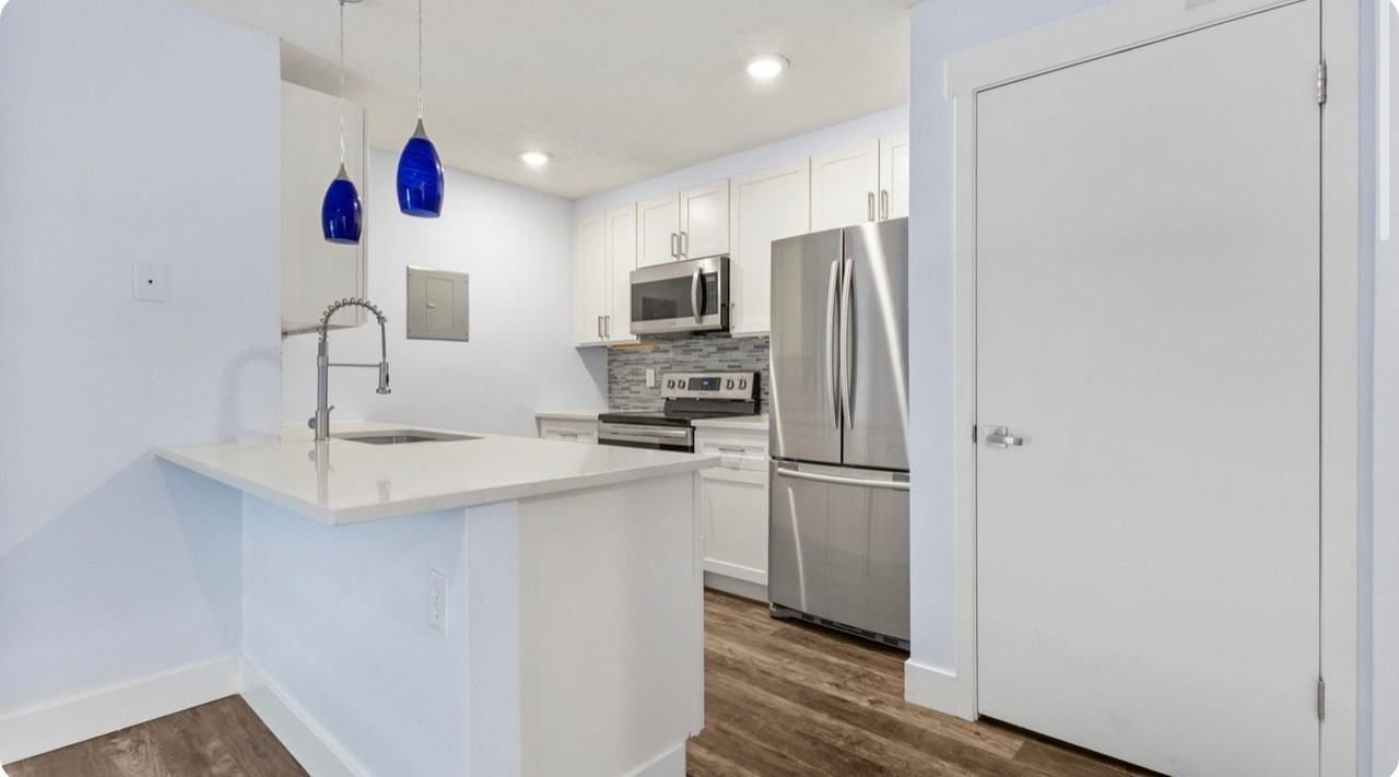 1206 E Waterside Cv #21 - Photo 5 of 12