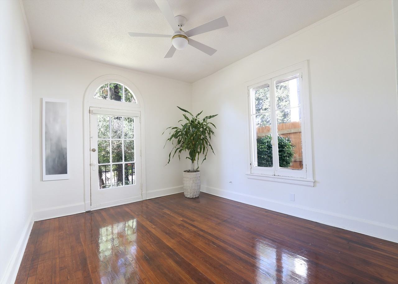 148 Clark Pl - Photo 3 of 10