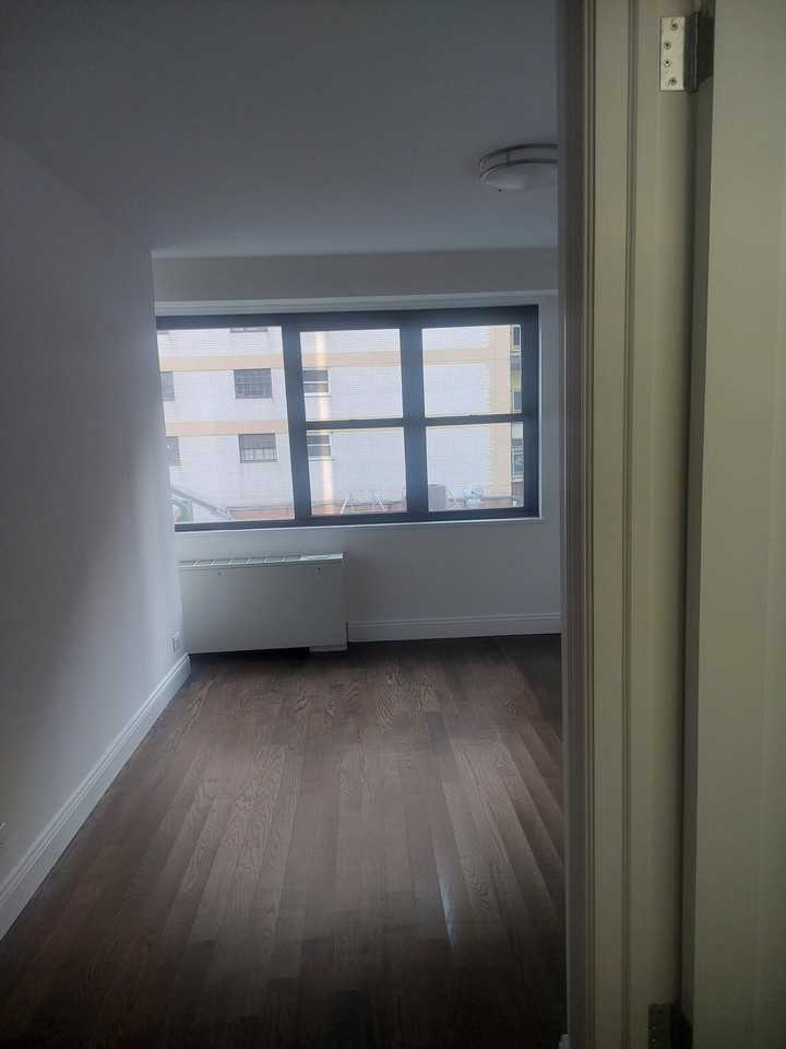 W 37th St #2 - Photo 4 of 7