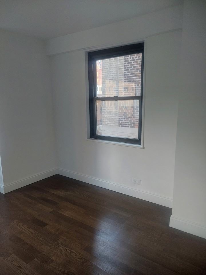 W 37th St #2 - Photo 5 of 7