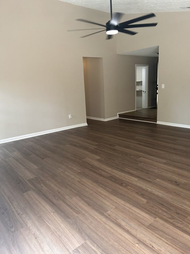 550 Creekwood Xing #NA - Photo 3 of 18
