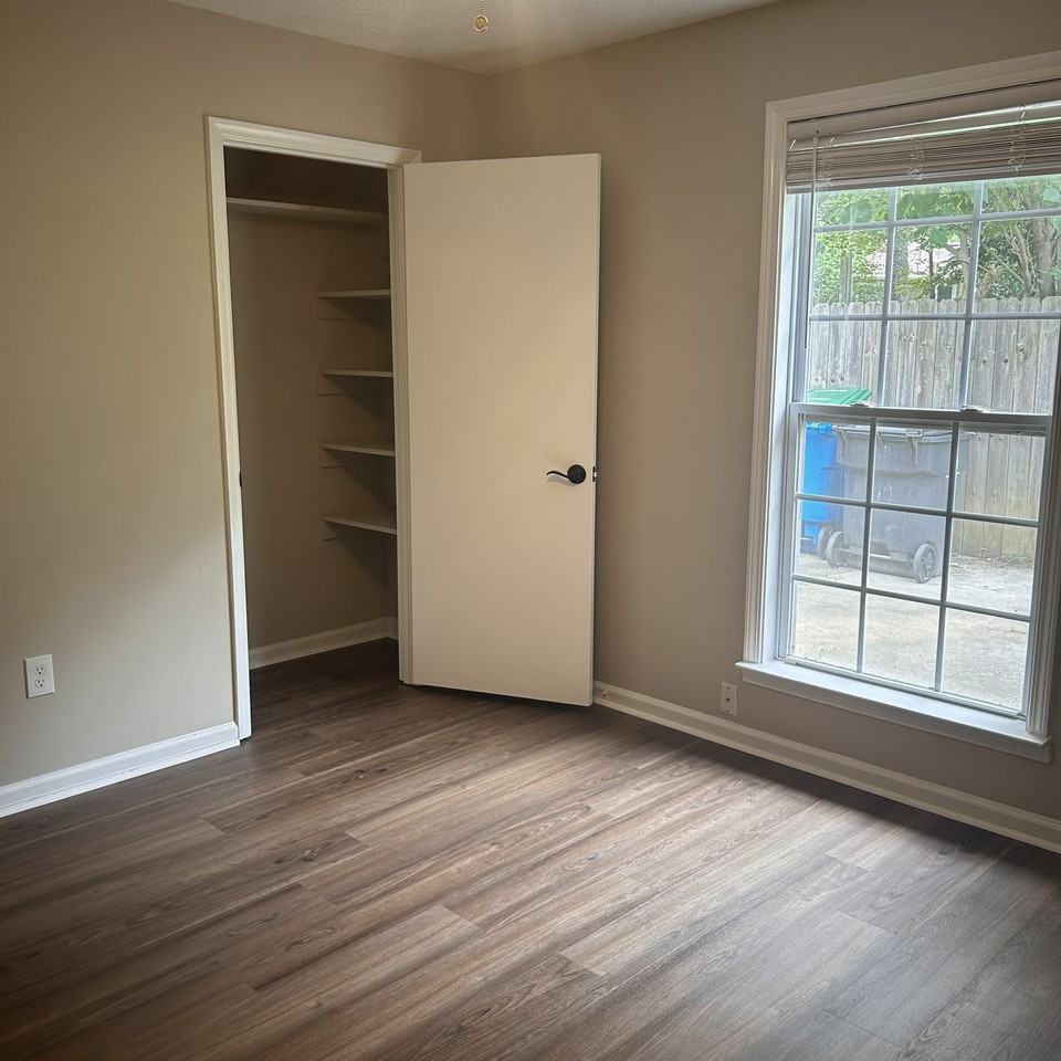 550 Creekwood Xing #NA - Photo 7 of 18