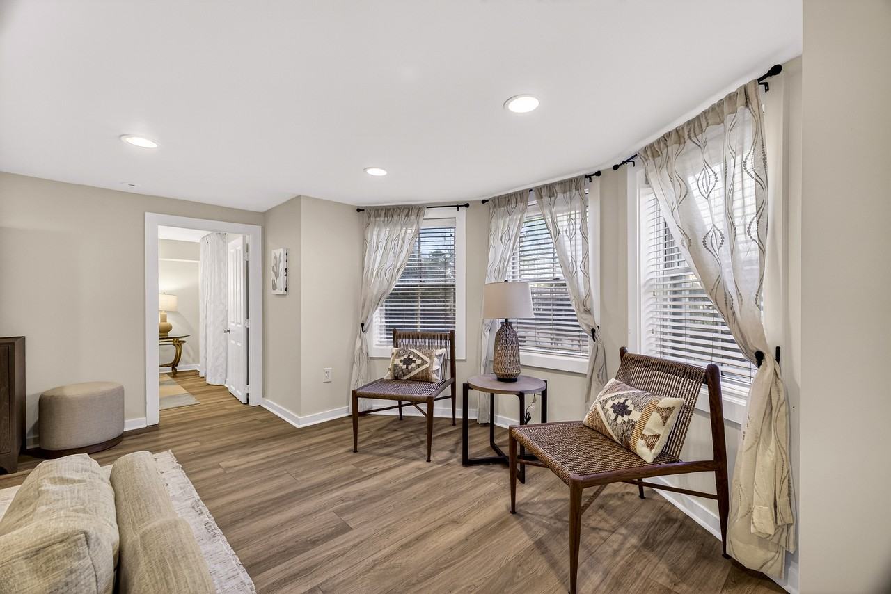 17 W Park Ave #2 - Photo 4 of 20