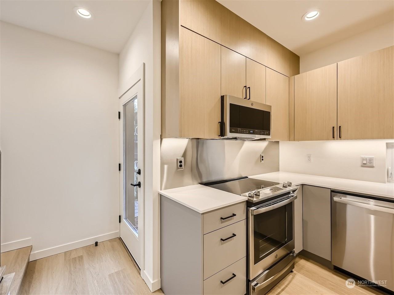 10346B Wallingford Ave N #B - Photo 5 of 27