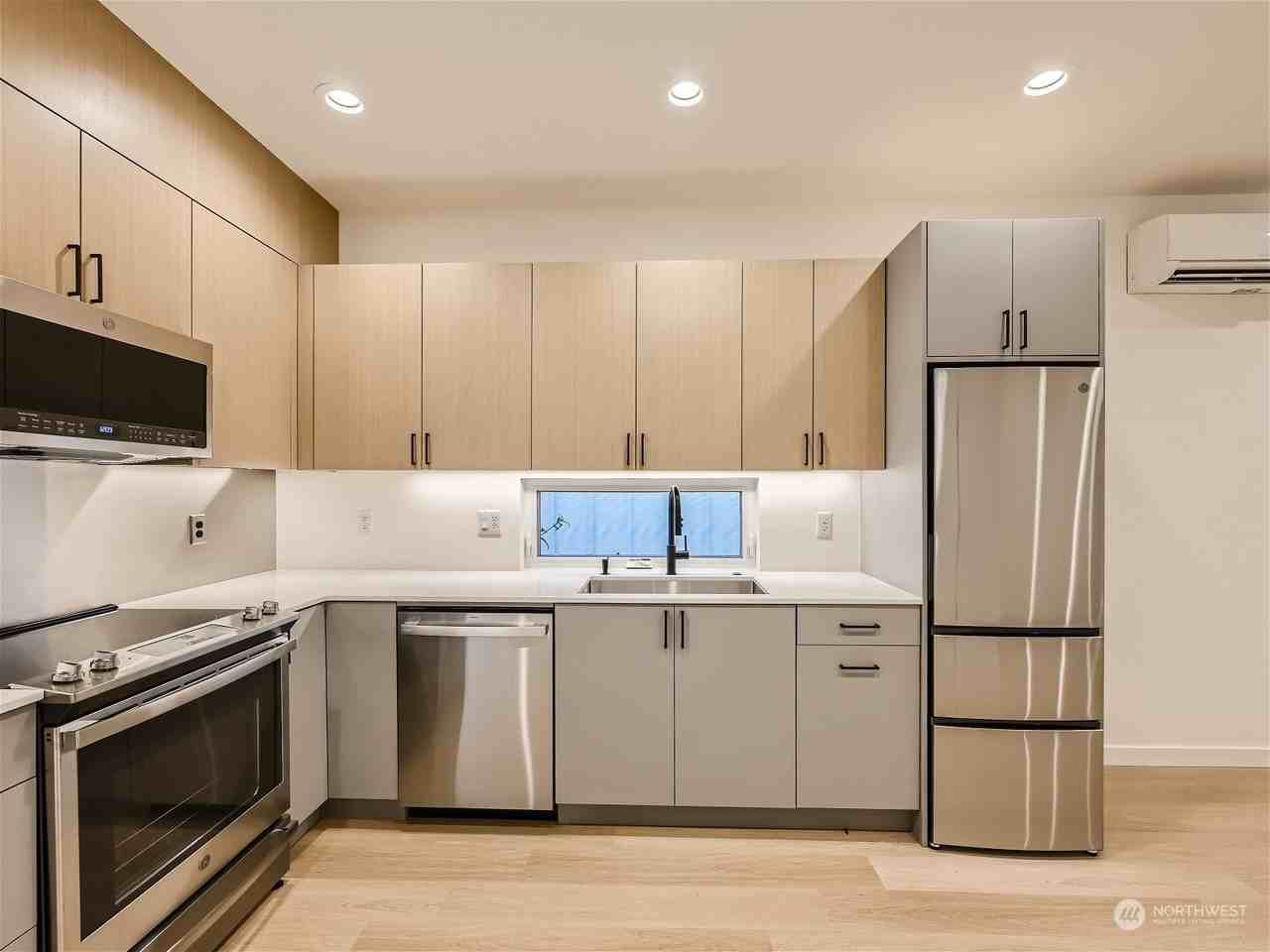 10346B Wallingford Ave N #B - Photo 7 of 27