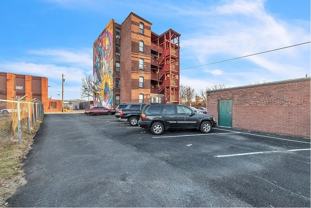 649 S Summer St #3L - Photo 1 of 1