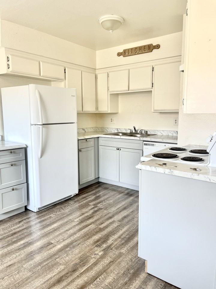 6516 Mohawk St Apt C #NA - Photo 2 of 11