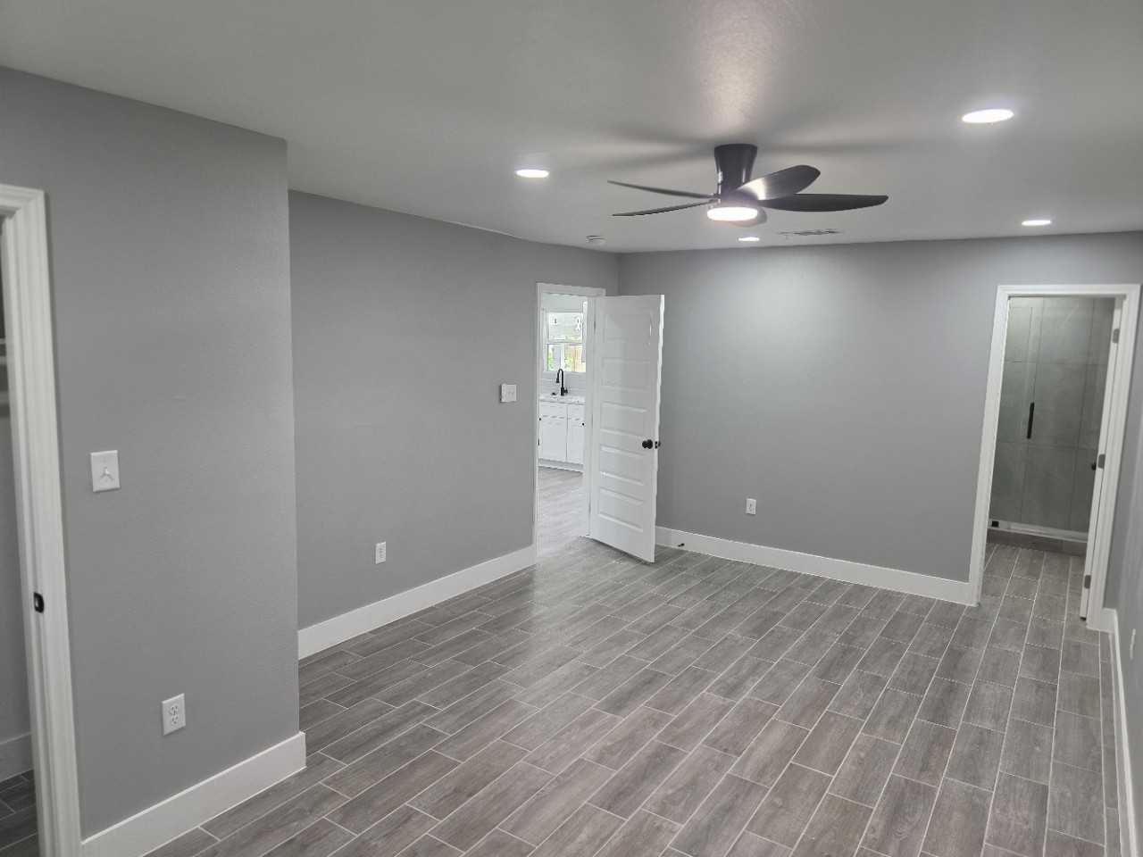 3914 Southlawn St #NA - Photo 3 of 12