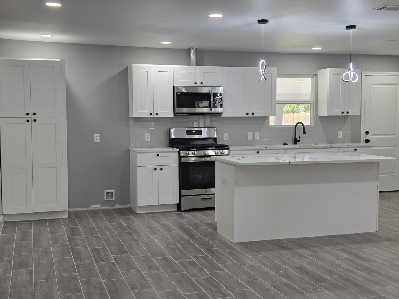 3914 Southlawn St #NA - Photo 7 of 12