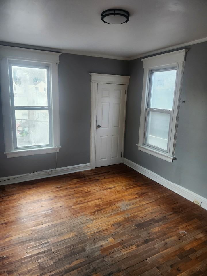 40 Wakeman Ave #3rdFL - Photo 3 of 5