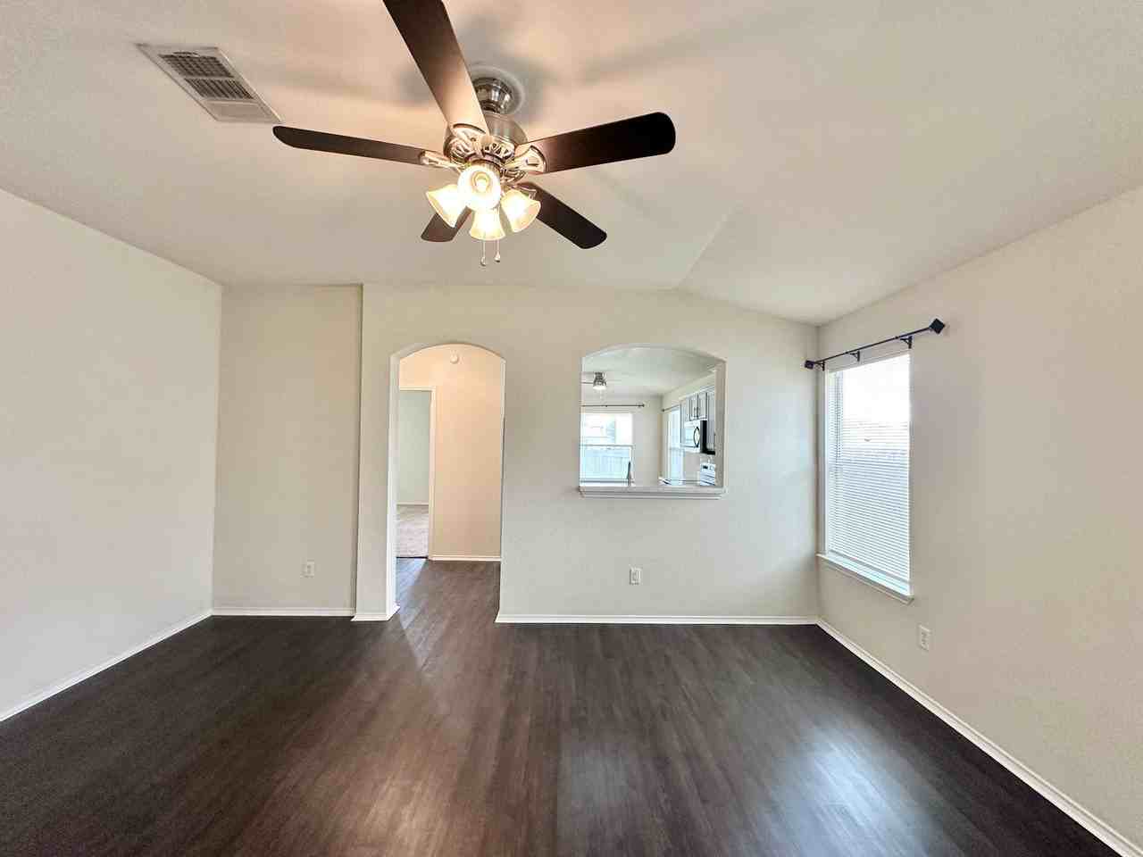 4510 Causeway Ct - Photo 3 of 30