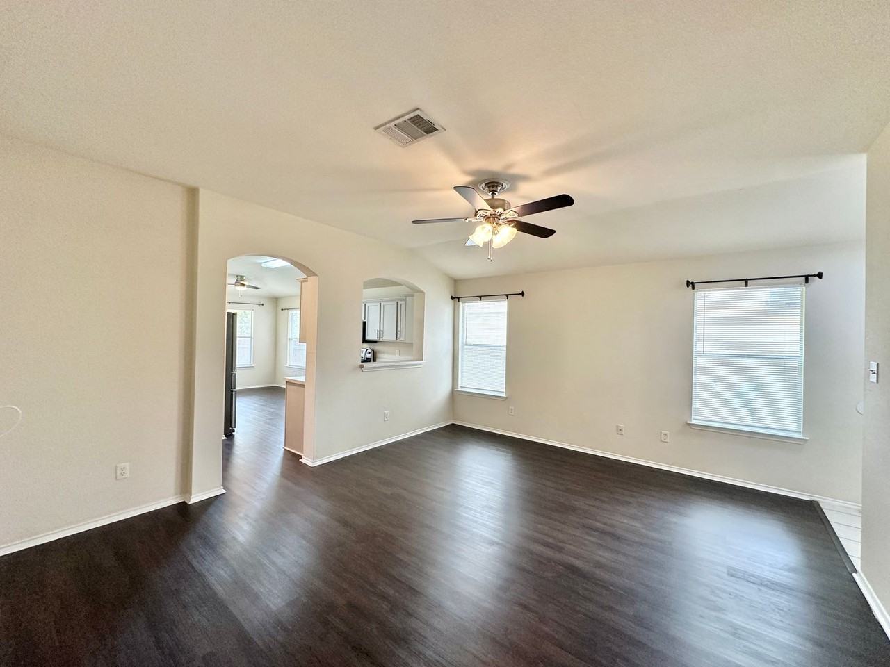 4510 Causeway Ct - Photo 4 of 30