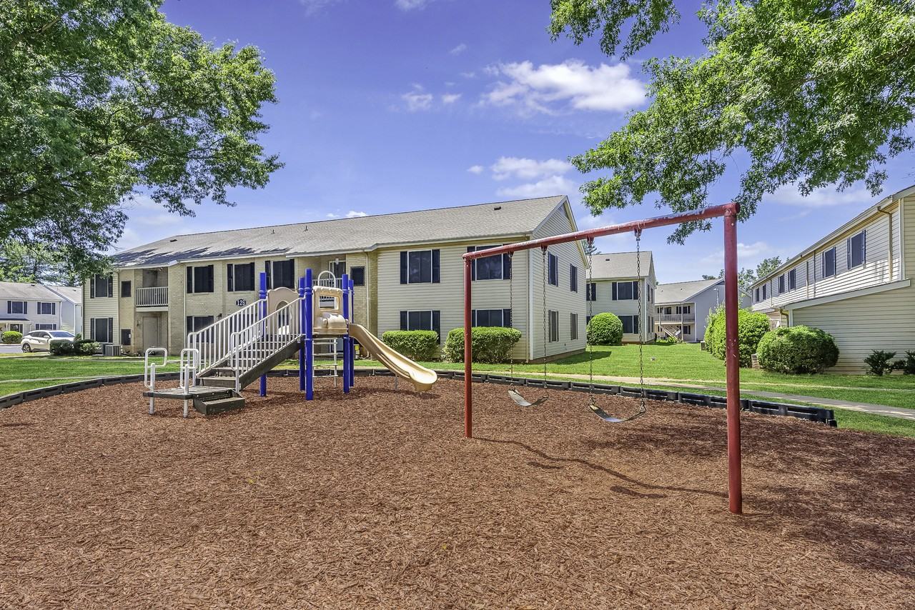 Signal Hill Apartments and Townhomes - Photo 4 of 41