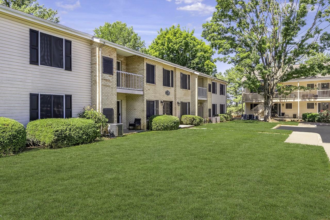 Signal Hill Apartments and Townhomes - Photo 7 of 41