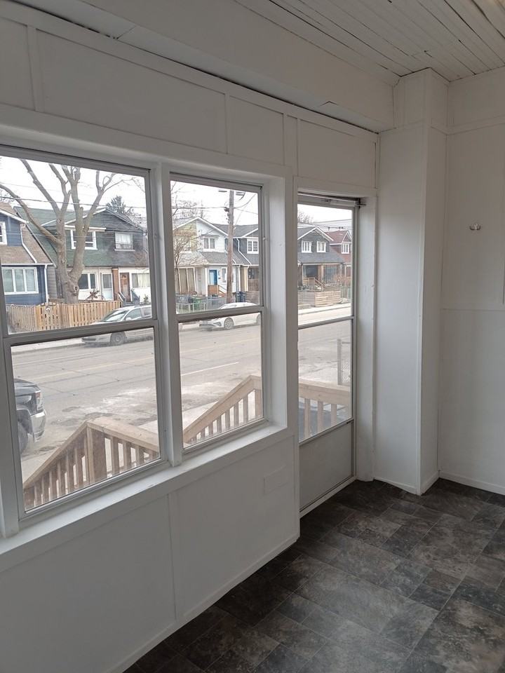 340 Coxwell Ave - Photo 2 of 18