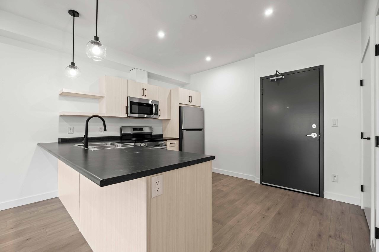 225 Peguis Street - Photo 7 of 21
