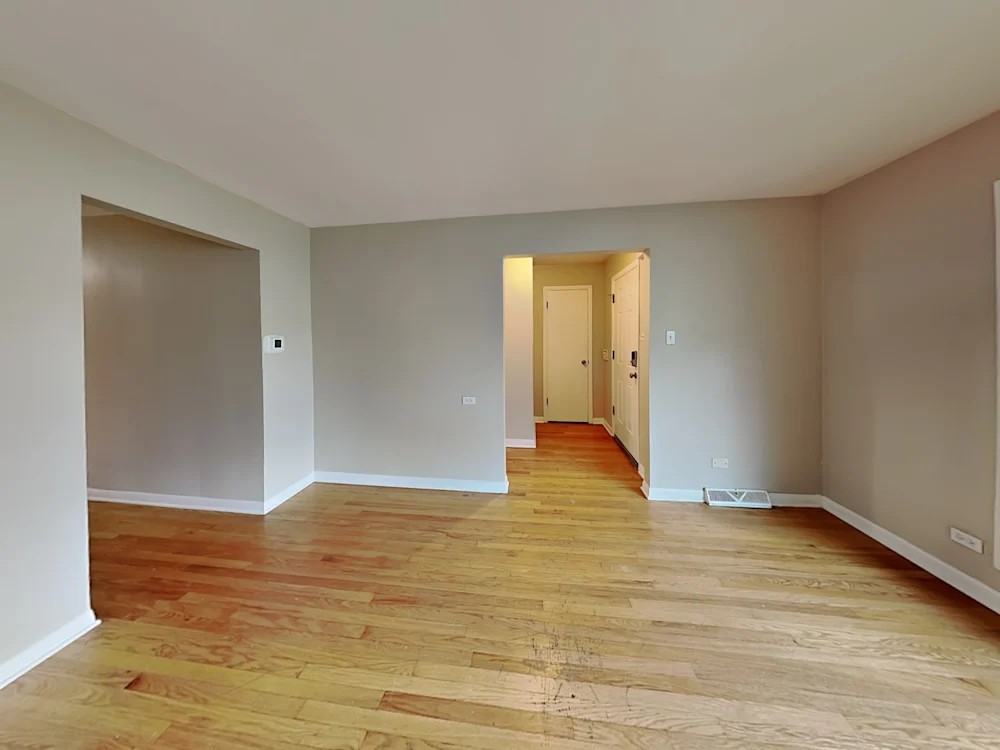 10111 South 53rd Avenue - Photo 2 of 7