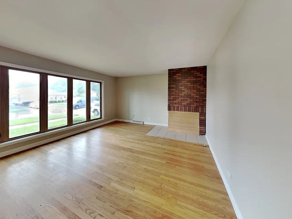 10111 South 53rd Avenue - Photo 4 of 7