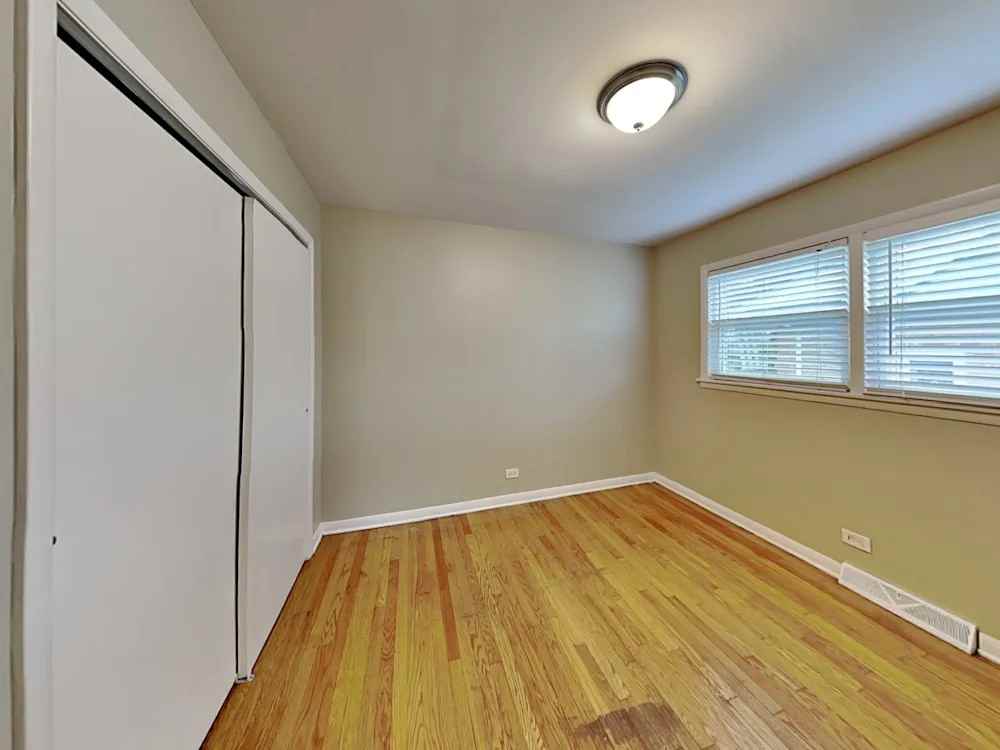10111 South 53rd Avenue - Photo 5 of 7
