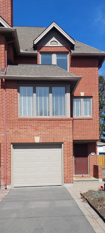 290 Crichton Street - Photo 4 of 13