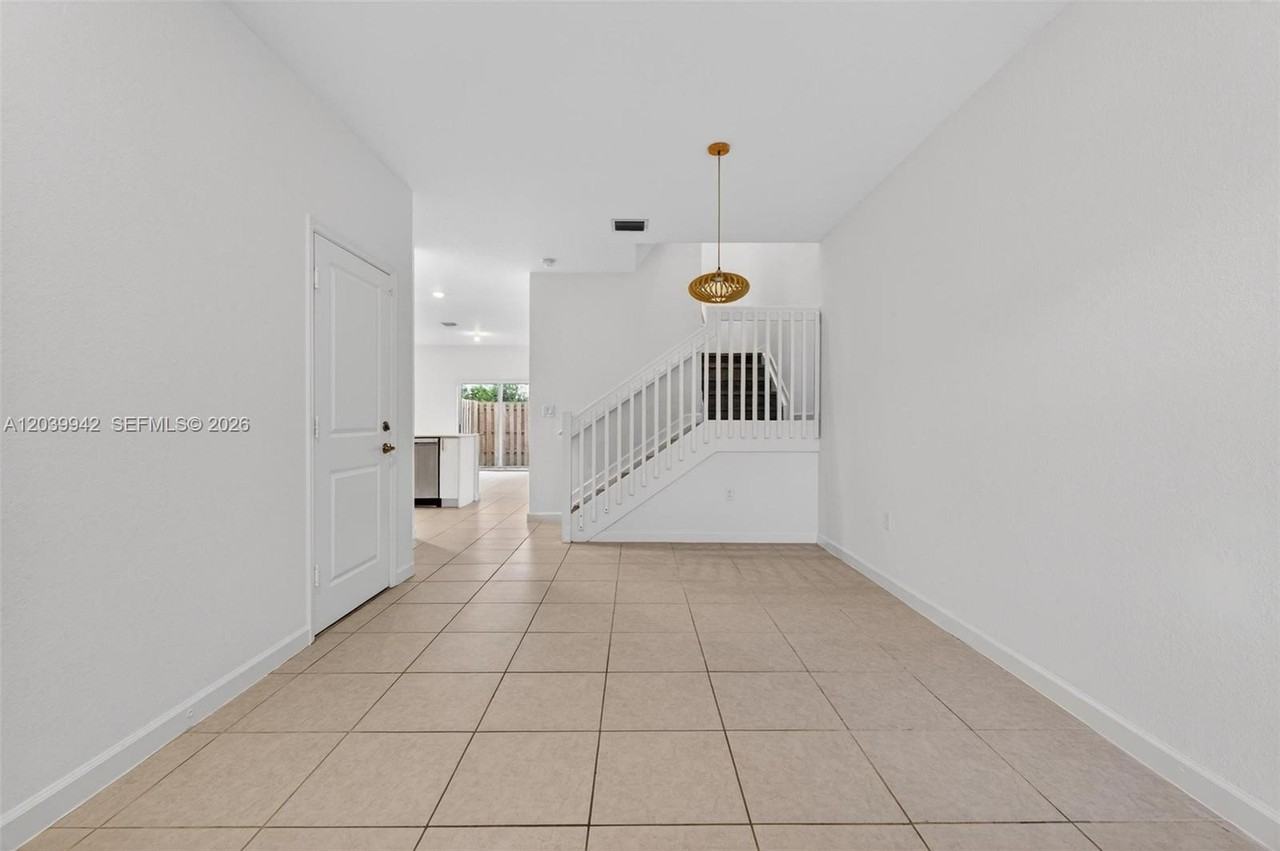 2662 Southeast 10th Street #2662 - Photo 5 of 14