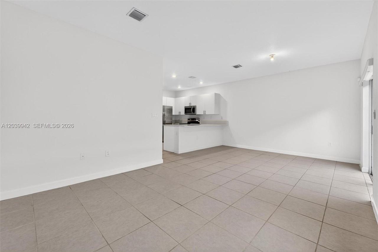 2662 Southeast 10th Street #2662 - Photo 6 of 14