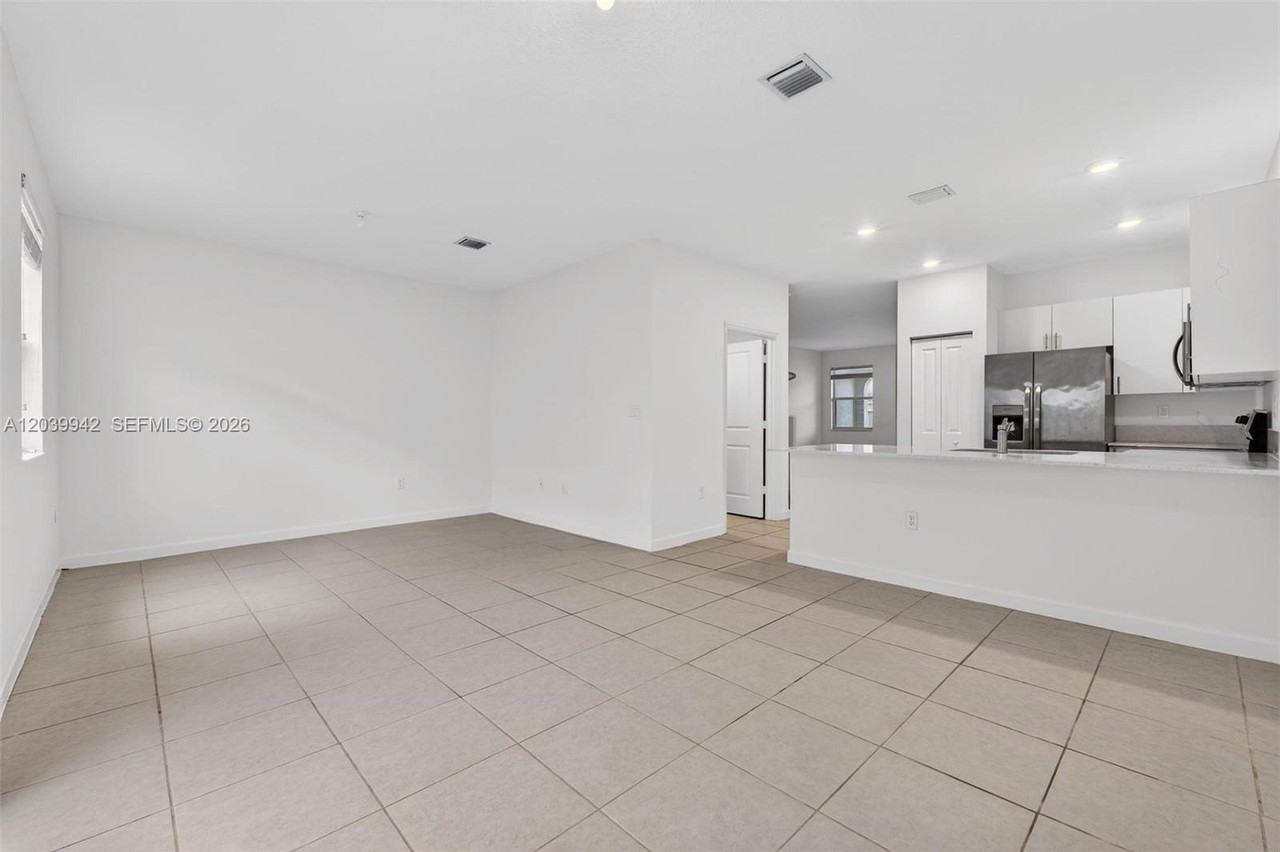2662 Southeast 10th Street #2662 - Photo 7 of 14