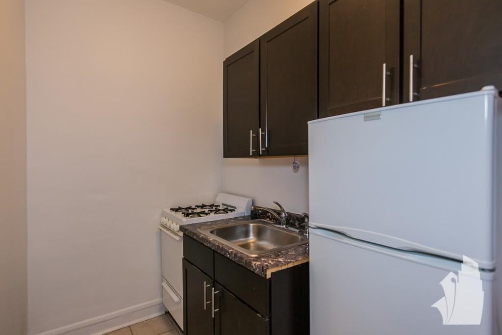 2827 North Burling Street #303 - Photo 2 of 5