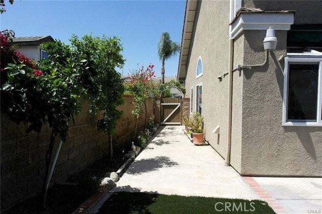 1854 Brooke Ln - Photo 3 of 6