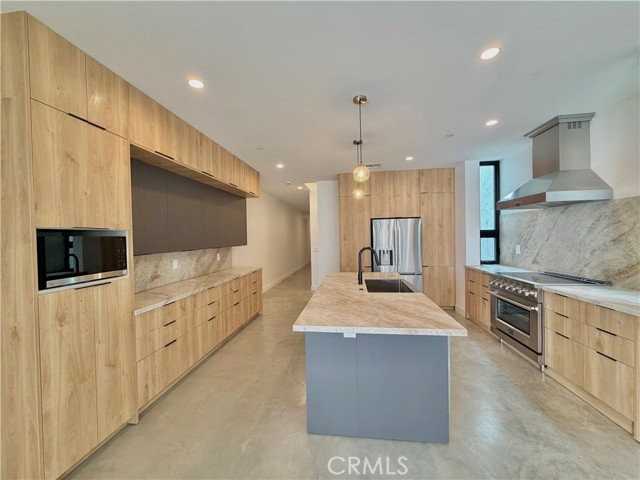 249 Seal Beach Blvd - Photo 3 of 8