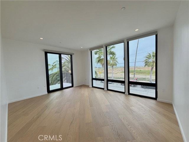 249 Seal Beach Blvd - Photo 7 of 8