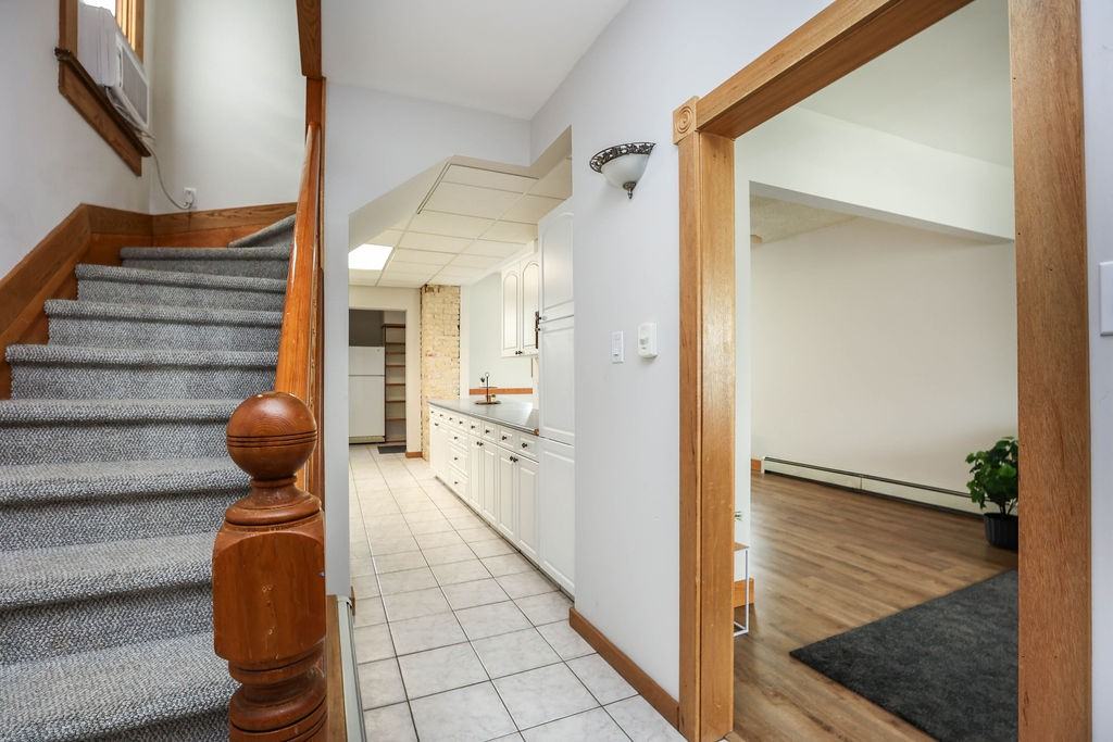 571 Fleet Avenue - Photo 4 of 19
