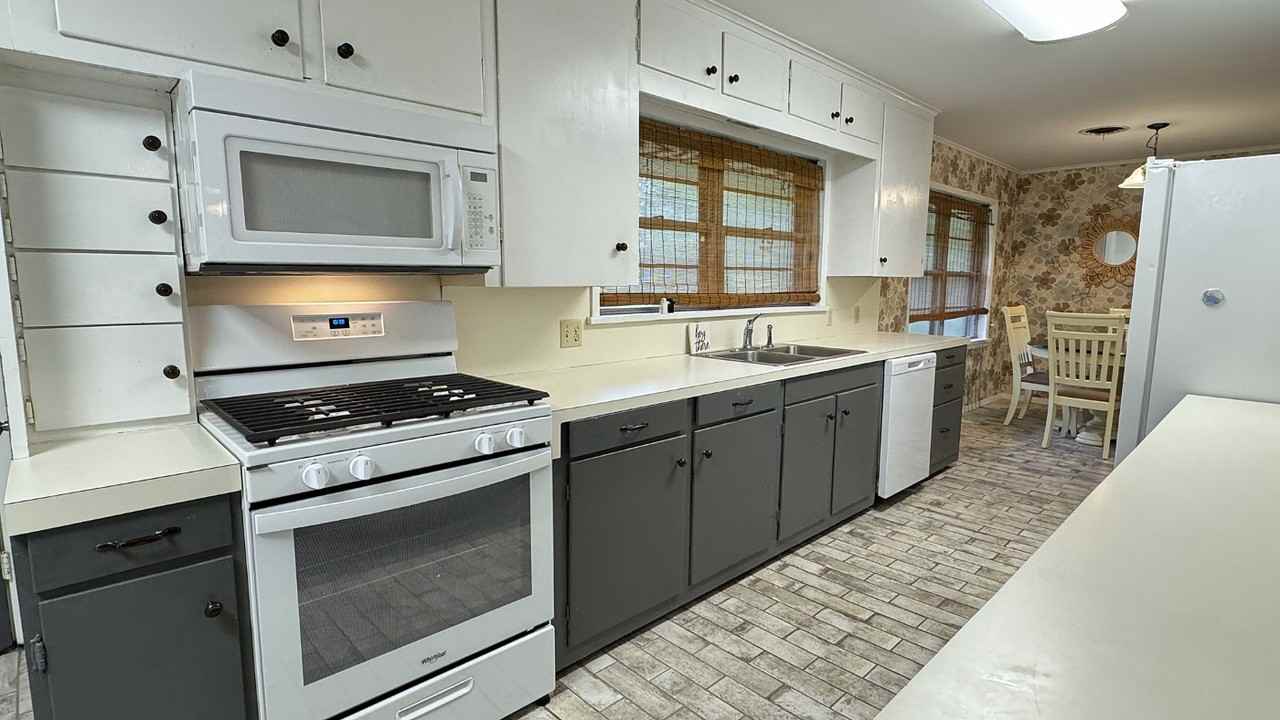 102 N Pinecrest Dr - Photo 4 of 27