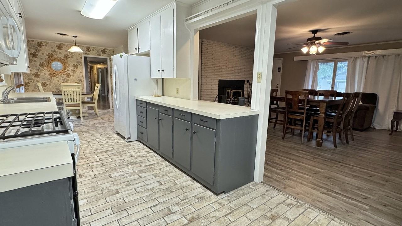 102 N Pinecrest Dr - Photo 5 of 27